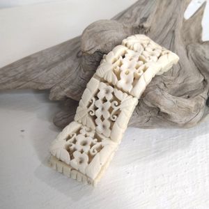 50s Vintage Bracelet Bone Color Plastic Exotica